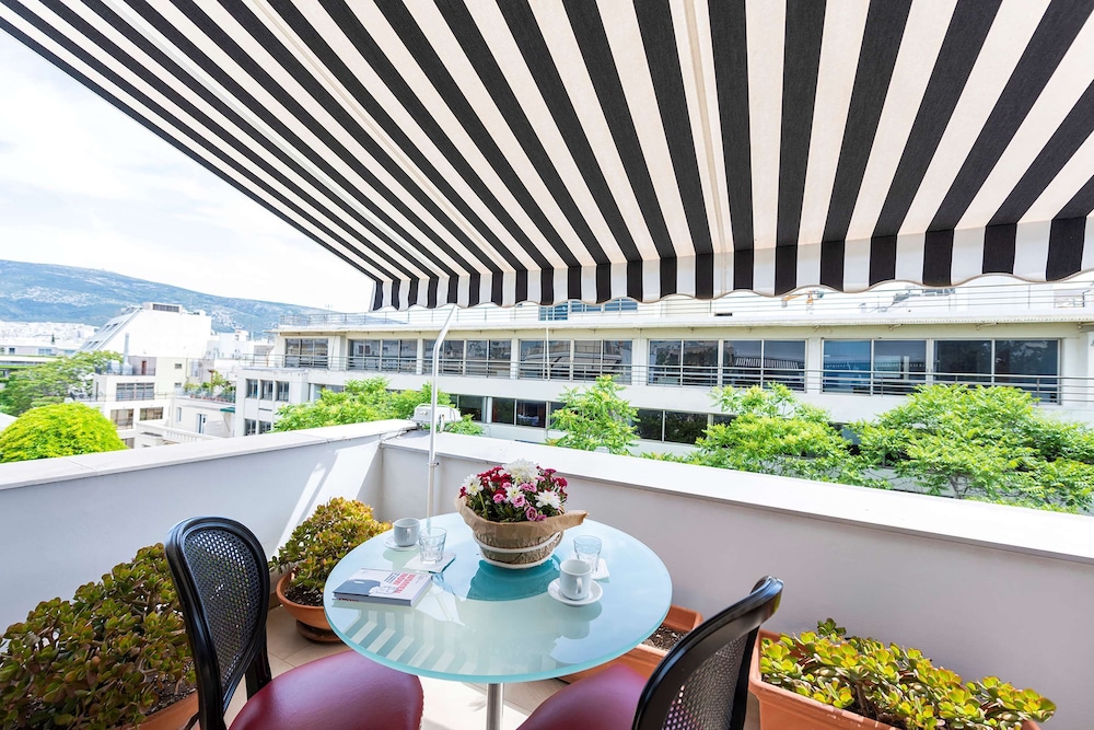Best Western Plus Embassy Hotel 46/48
