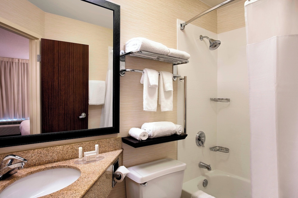 غرفة بسرير كينج لذوي الإعاقة، Fairfield Inn And Suites By Marriott Merrillville 3/3