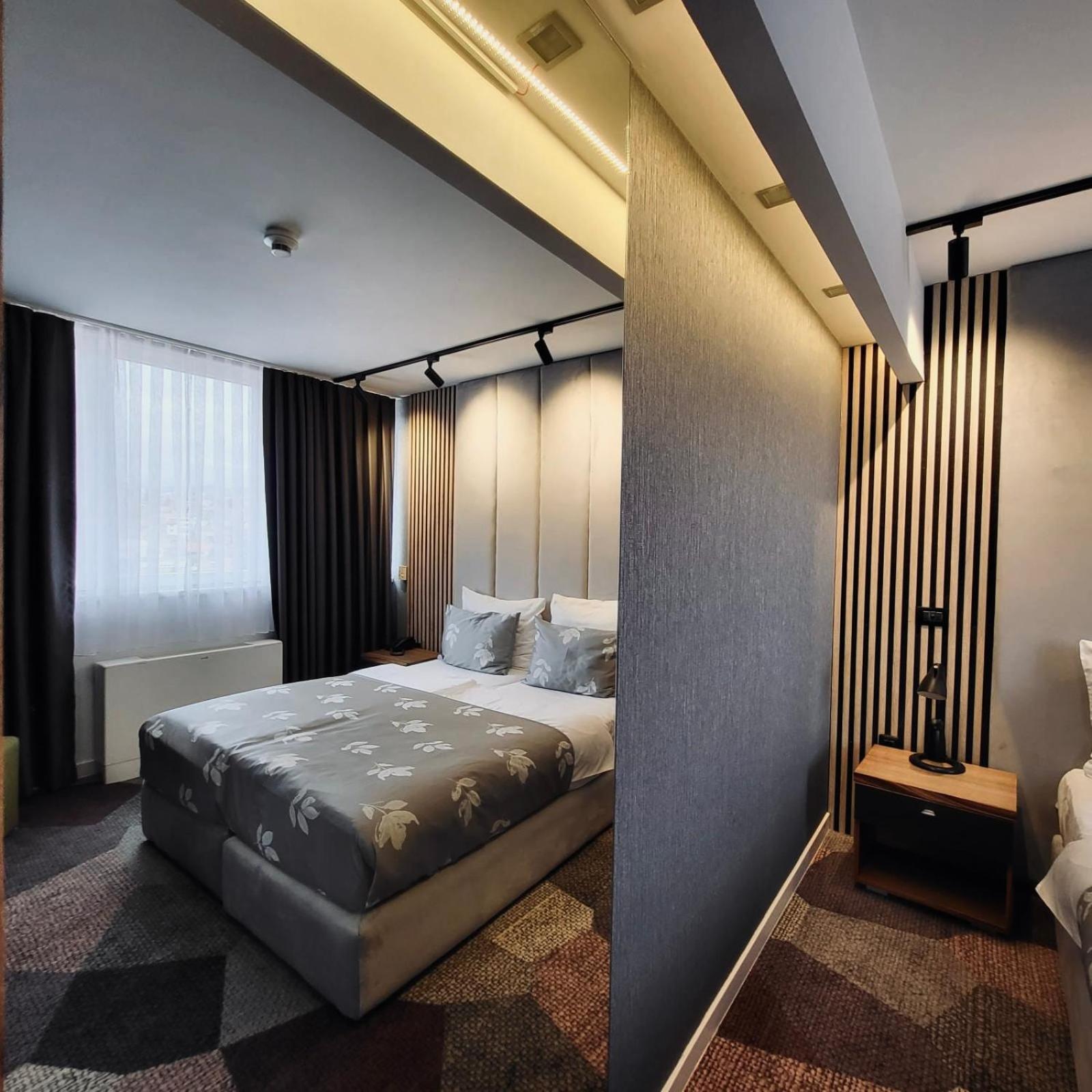 Room, Triple
