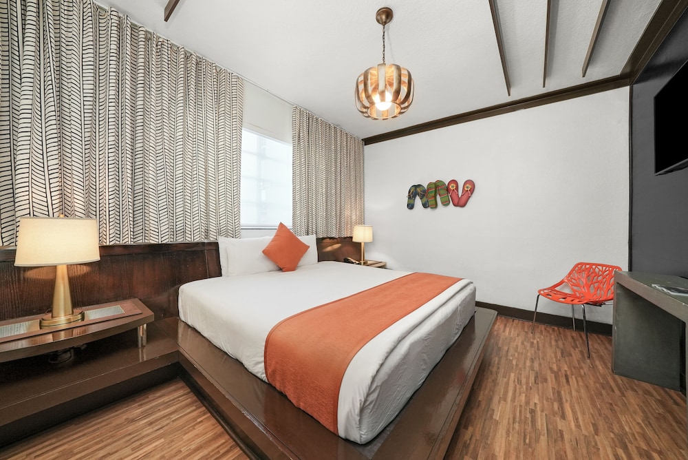 JUNIOR SUITE, KING BED