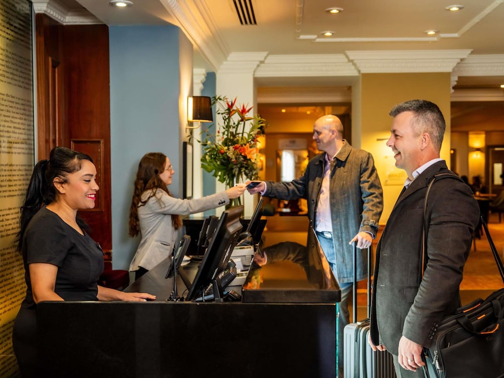 Mercure Southgate Hotel 8/49