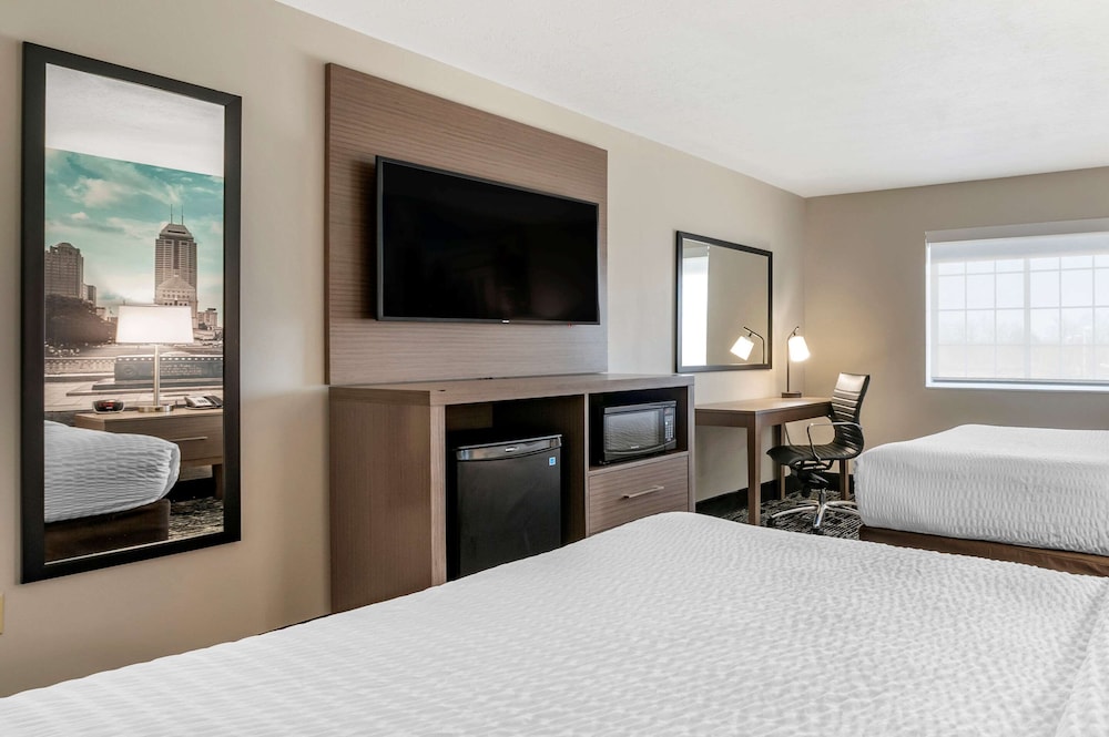 Clarion Pointe Indianapolis Airport 24/64
