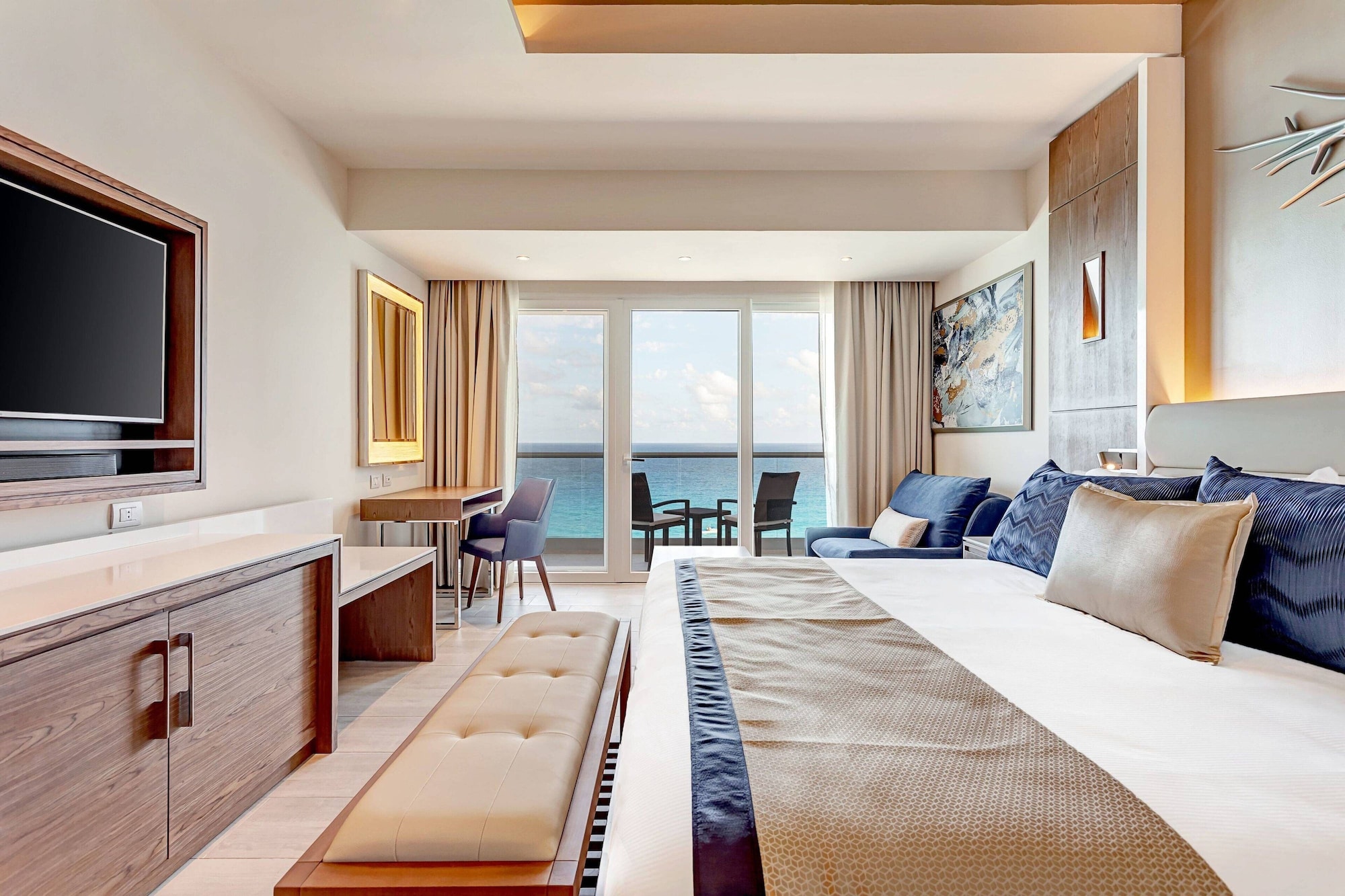 Diamond Club, Junior Suite, Luxury, King Bed, Ocean Front, Sofa، Royalton CHIC Cancun, An Autograph Collection (ex Royalton Cancun) 7/10