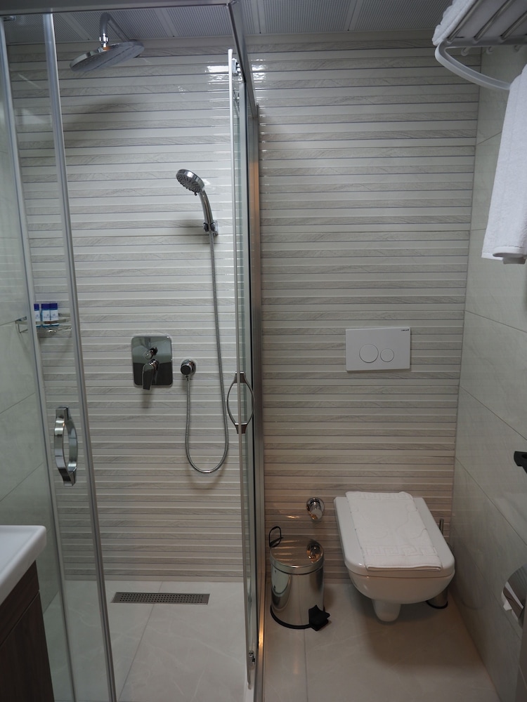 Zenia Otel 49/50