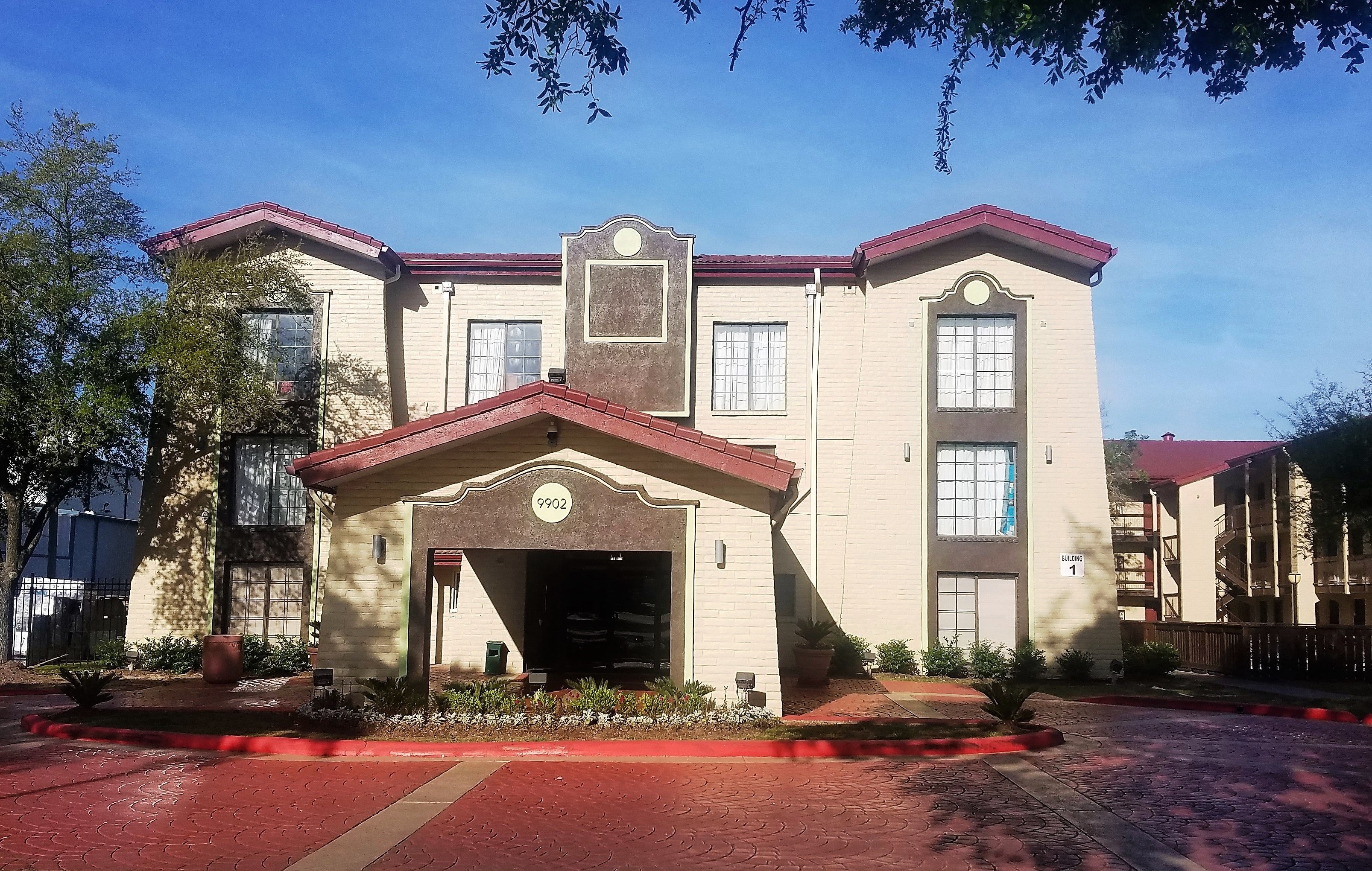 Red Roof Inn and Suites Houston Hobby Airport 8/24