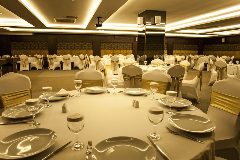 LIV SUIT HOTEL 48/58