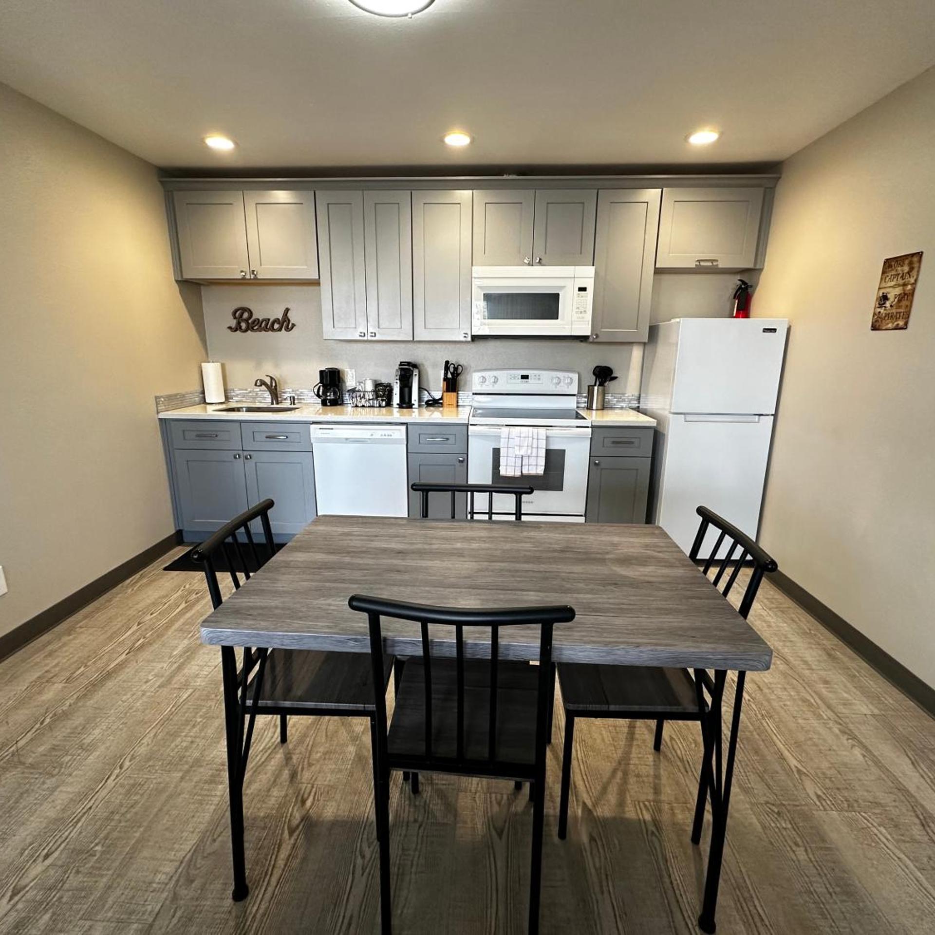 Coastal Inn & Suites 28/50