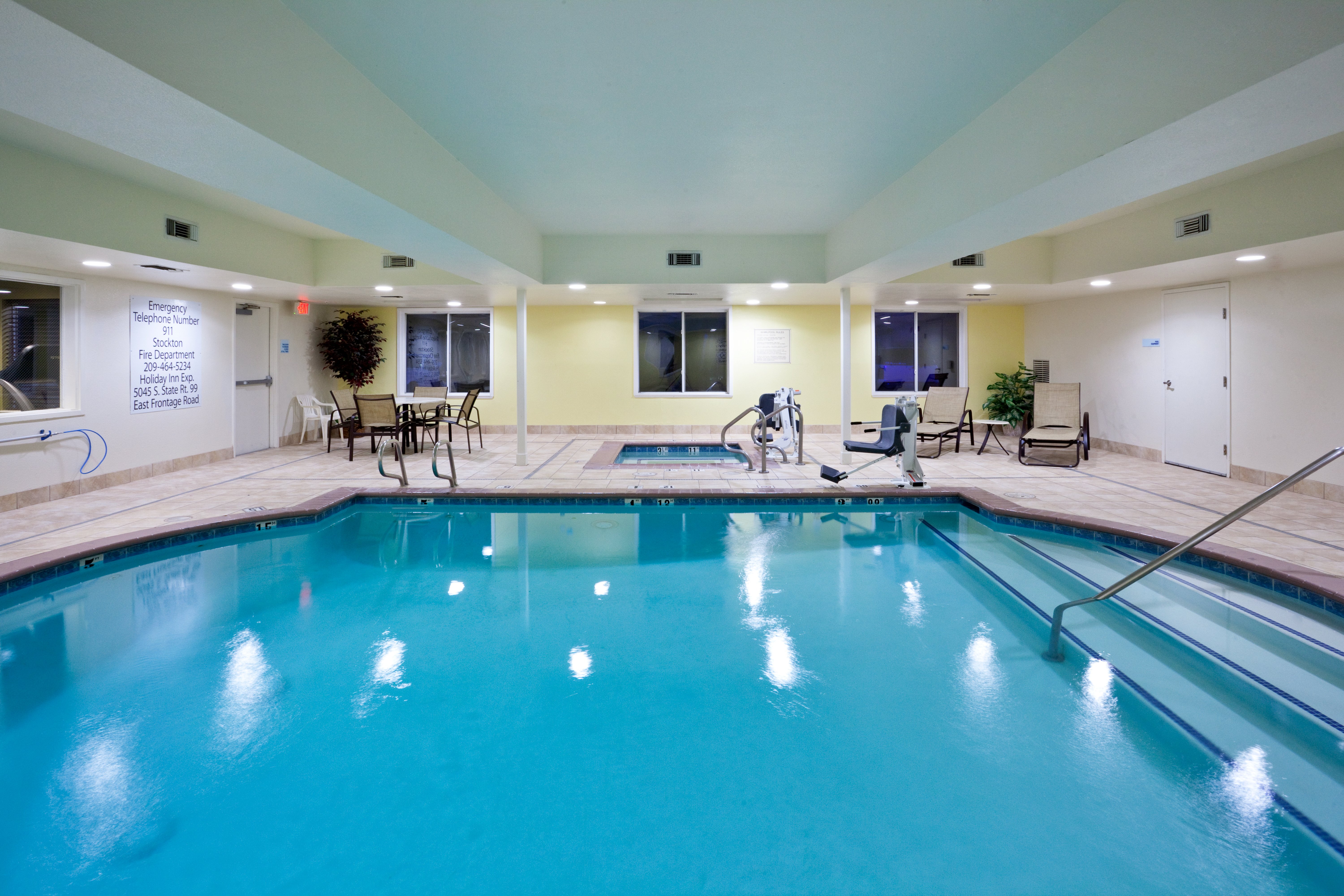 Holiday Inn Express Stockton Southeast 37/61