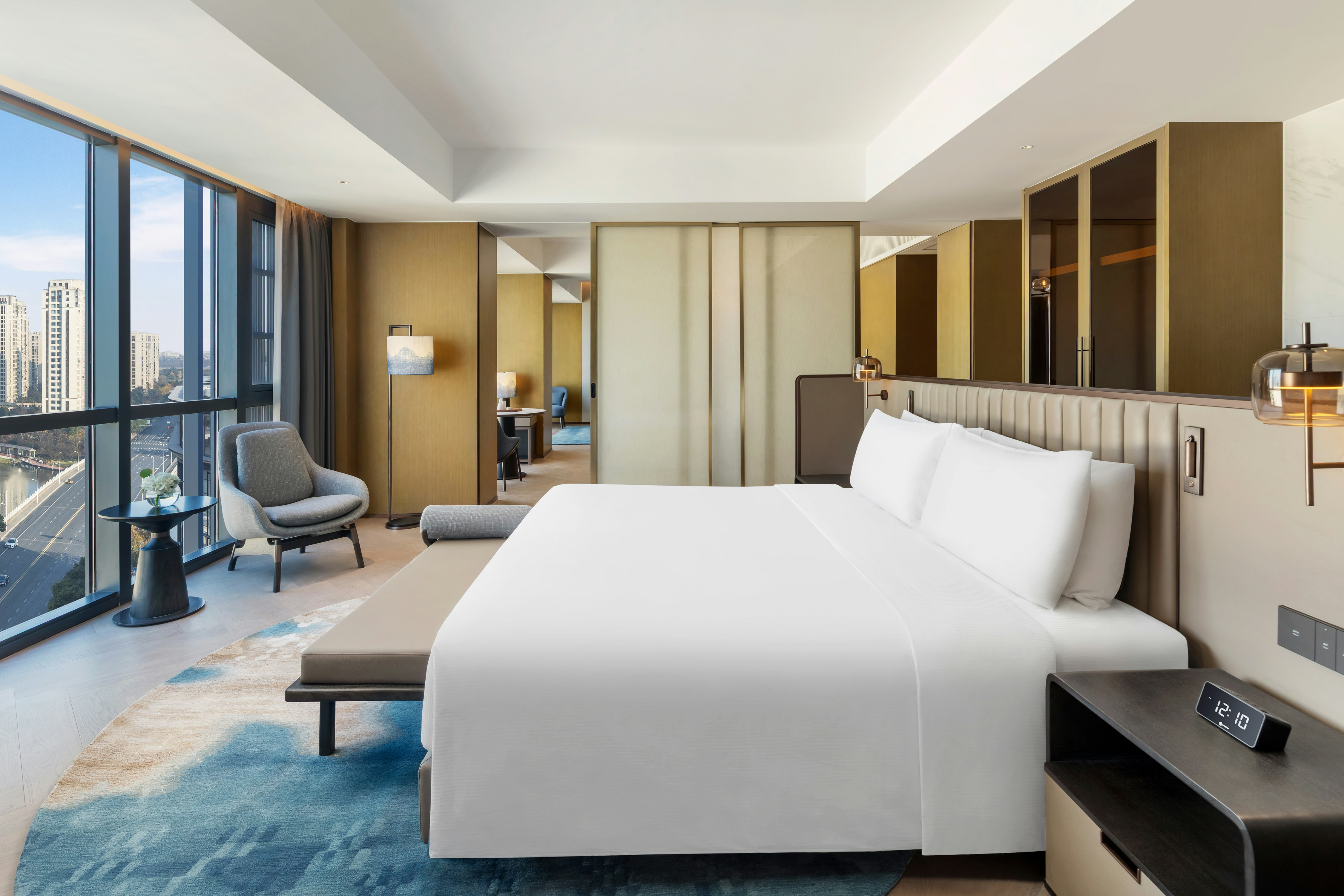 Ambassador, Suite, King Bed