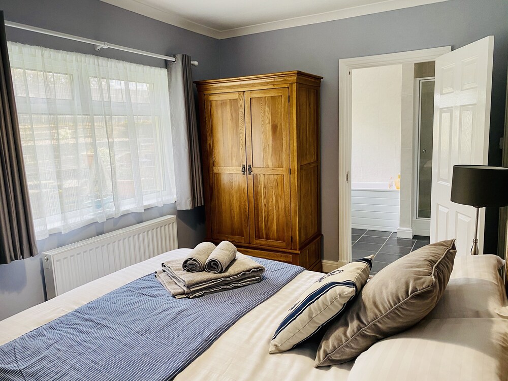 Pinewood B&amp;B 8/50
