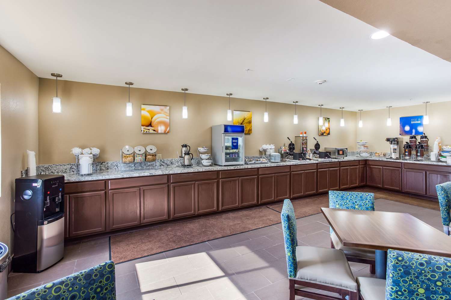 Comfort Inn Charleston South Charleston, WV 15/22