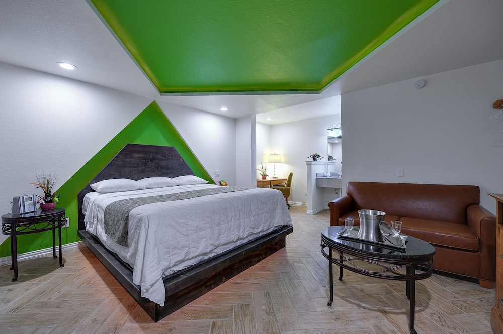 Romantic Inn Suites 28/43