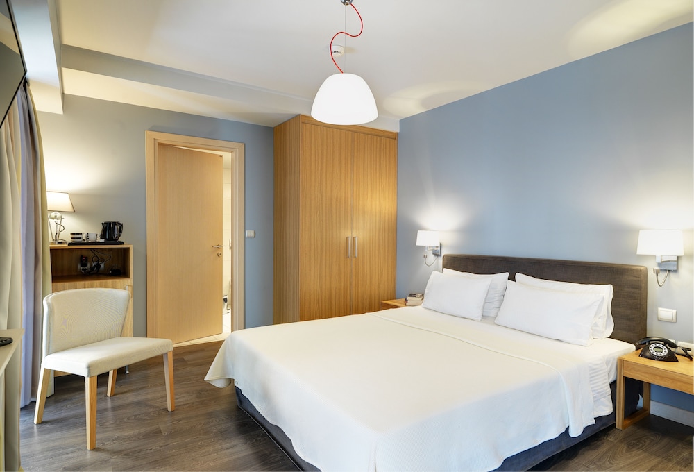 Phidias Piraeus Hotel 32/64