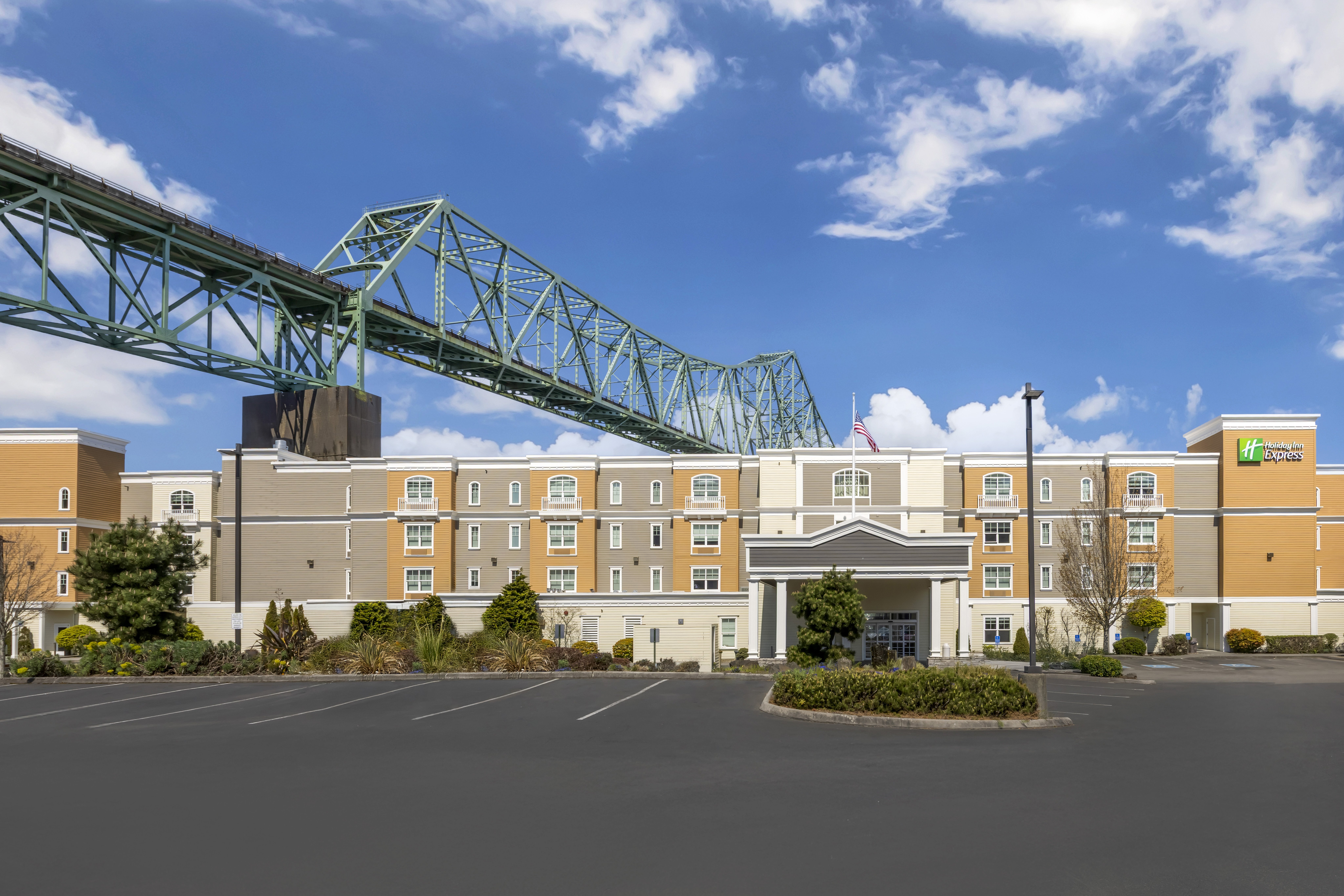 Holiday Inn Express Hotel Suites Astoria 7/69