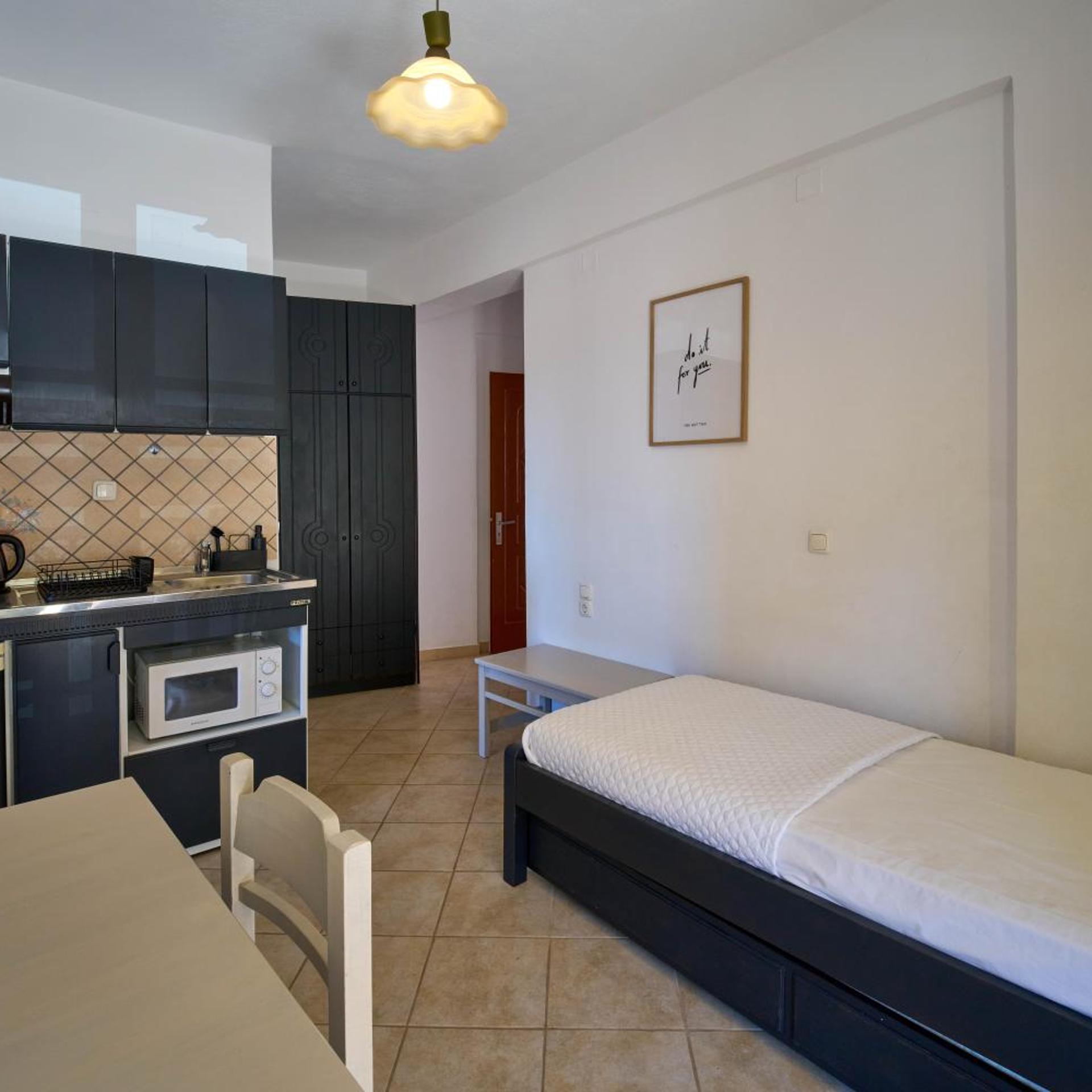 SIFAKIS HOUSE 39/65