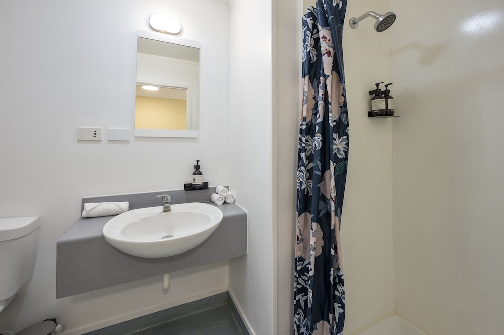 Fenton Court Motel 52/60