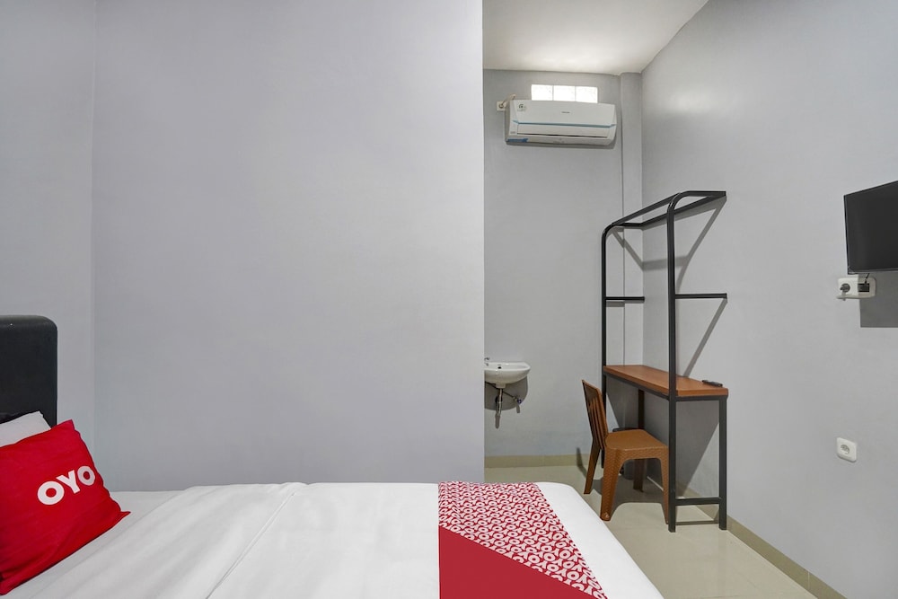 Super OYO 91181 Beda Arga Residence near RSU Royal Prima 9/15