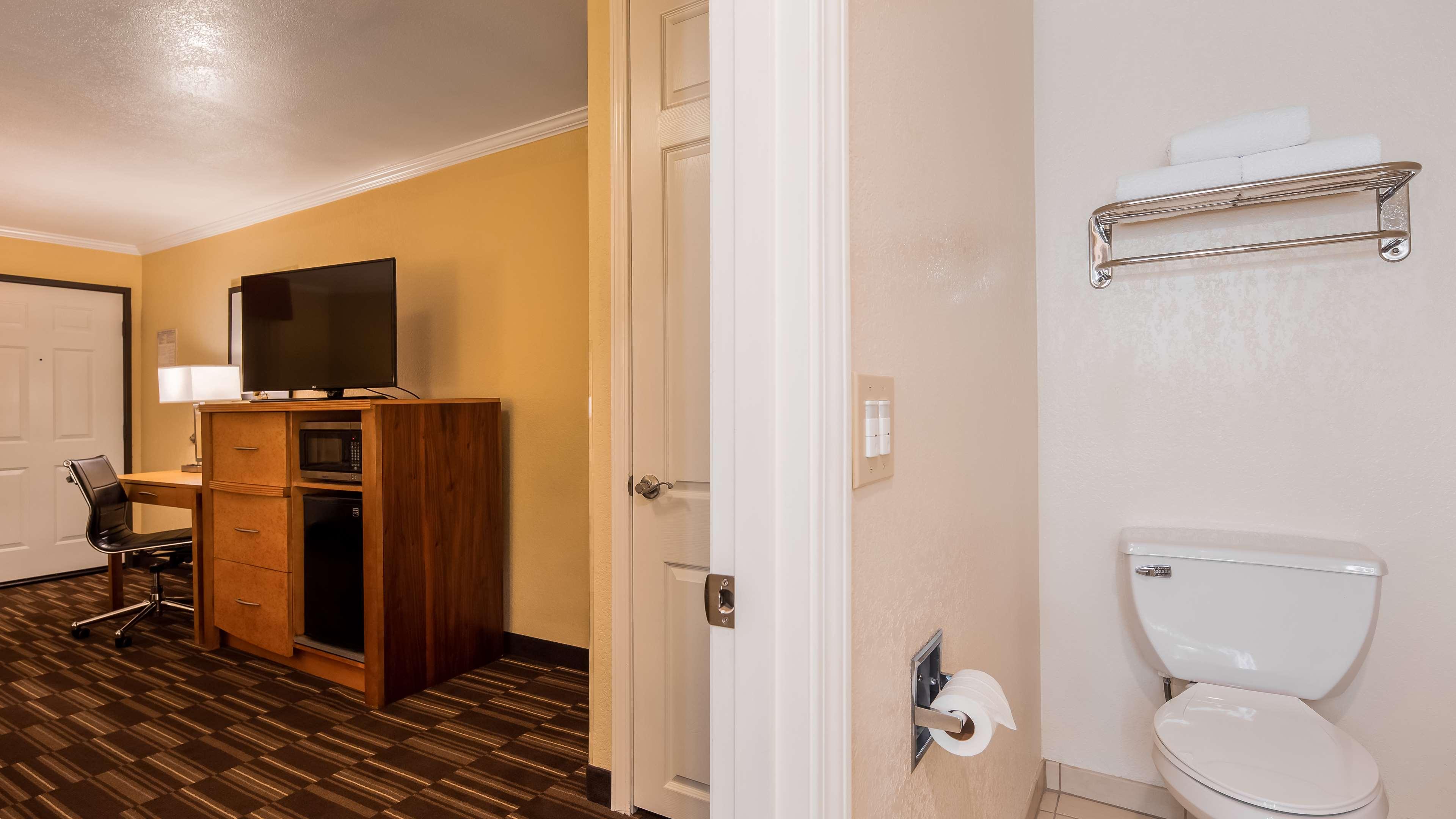 غرفة بزنس بسرير كينج، Best Western Plus Ontario Airport & Convention Center 14/14