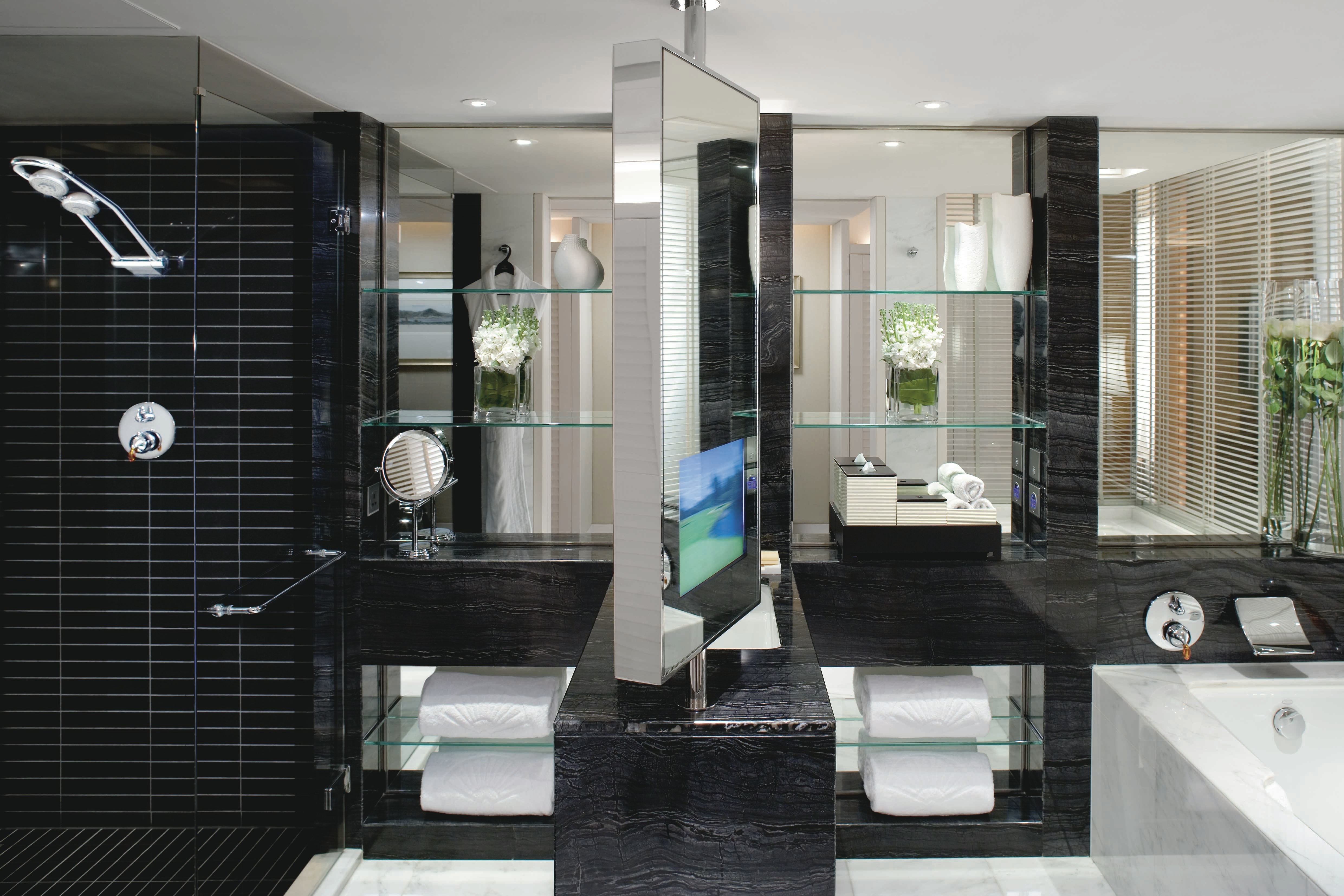 Mandarin Oriental Hong Kong 77/81