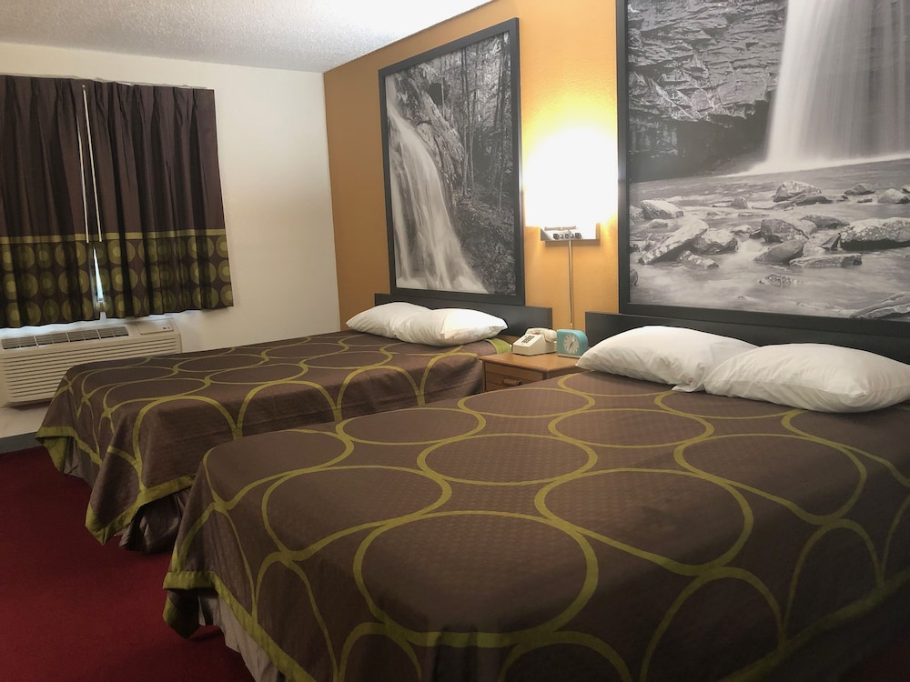 Super 8 by Wyndham Front Royal 4/24