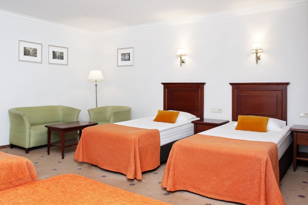 Radi Un Draugi Hotel 7/65