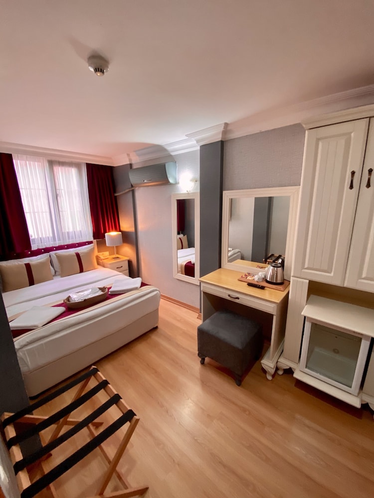 ECONOMY, BASEMENT, DOUBLE BED