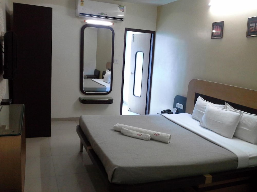 Hotel Galaxy's Vaibhav 20/40