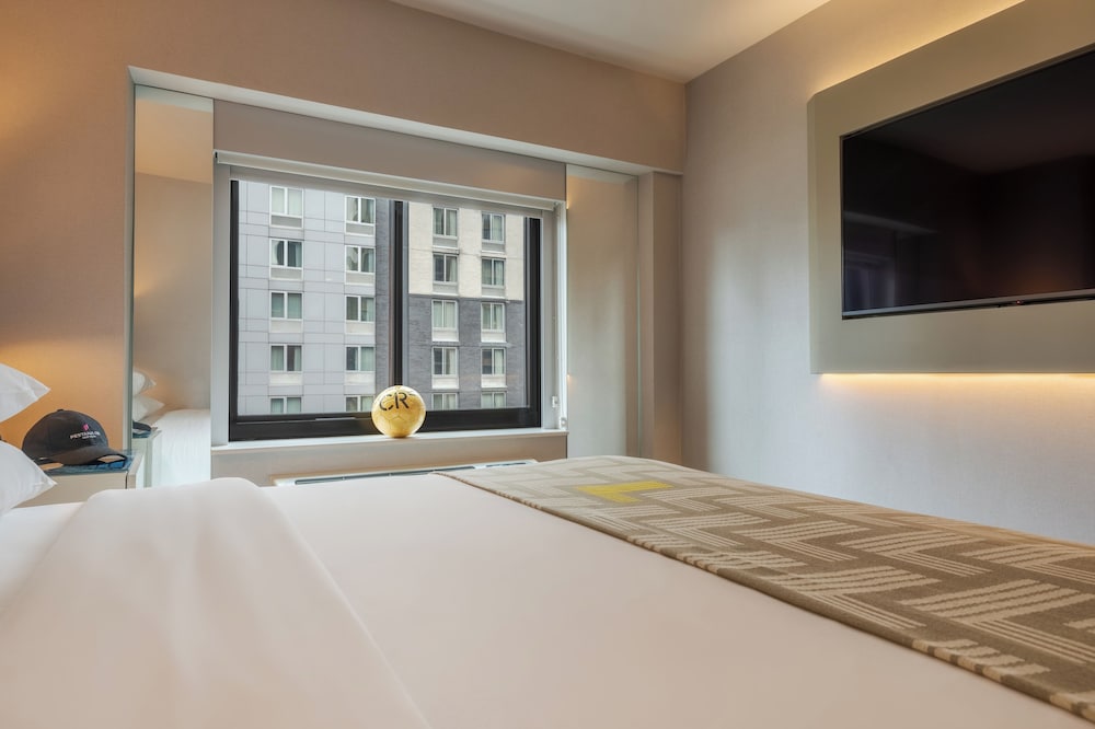 Comfort, Queen Bed, Street View