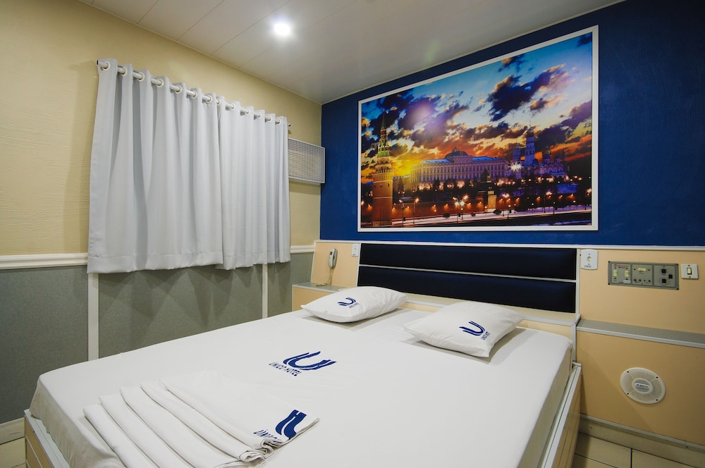 Calamares Hotel 25/49