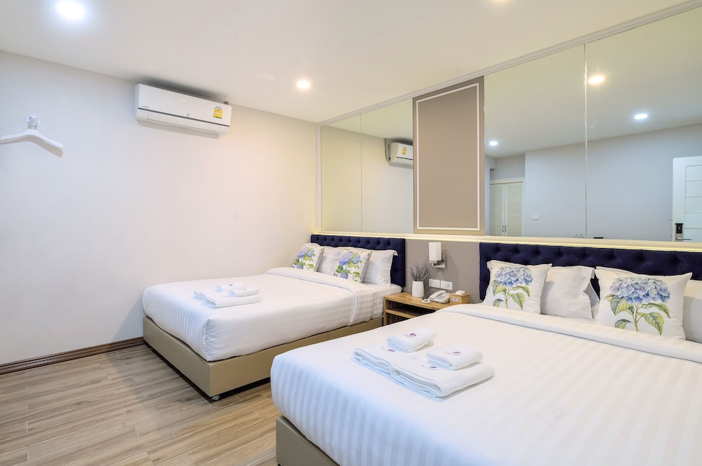 De Lavender Bangkok Hotel 10/70