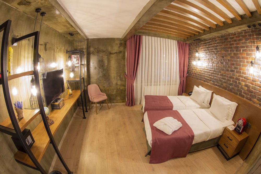 Deluxe, Queen Bed, Balcony