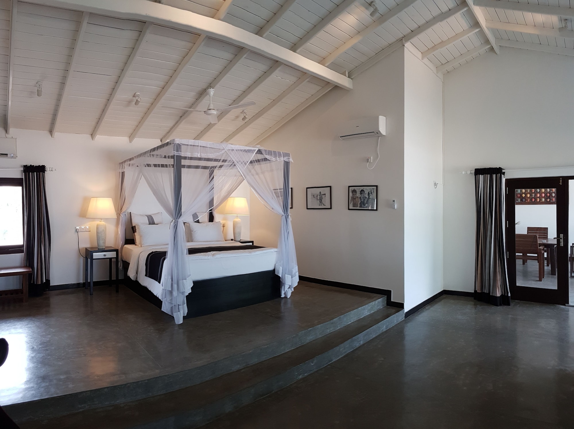 EXECUTIVE, KING BED
