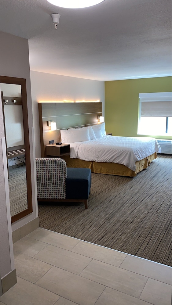 Suite, King Bed, Extra Floor Space