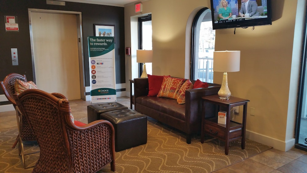 Quality Inn & Suites Ocean City Fenwick 24/52