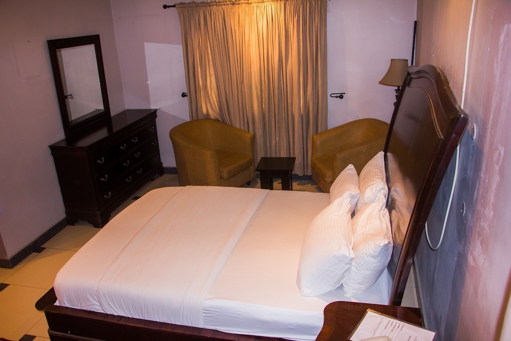 EXECUTIVE, SUITE