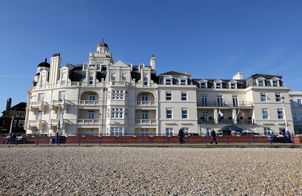 Shore View Hotel 48/49