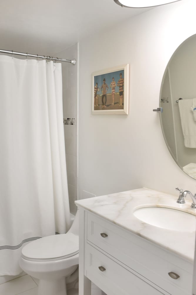 Seacoast Suites Hotel 18/75