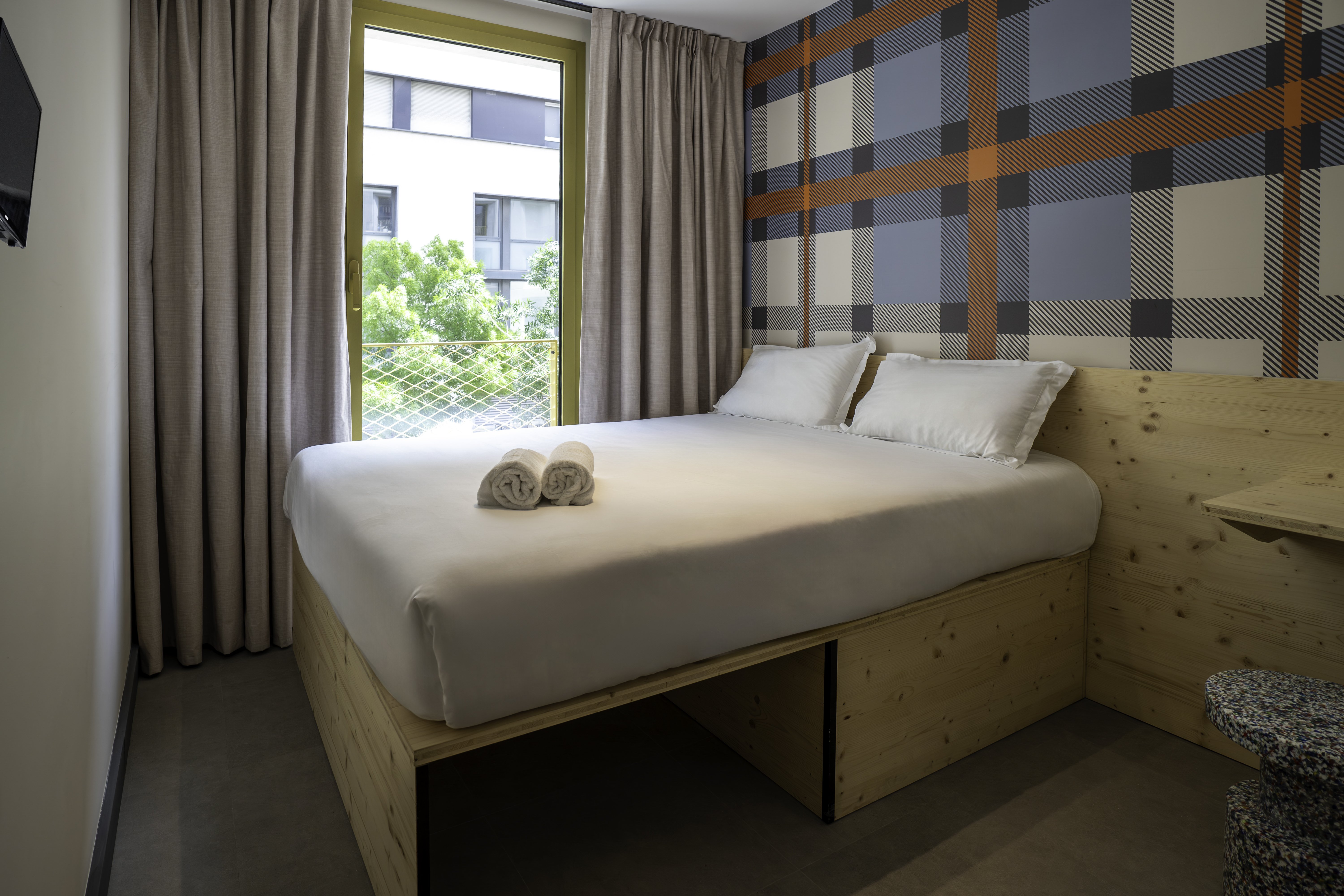 STANDARD, DOUBLE BED