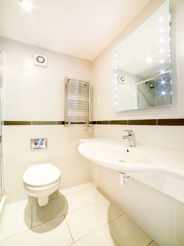 OYO The Chiltern Hotel 38/45