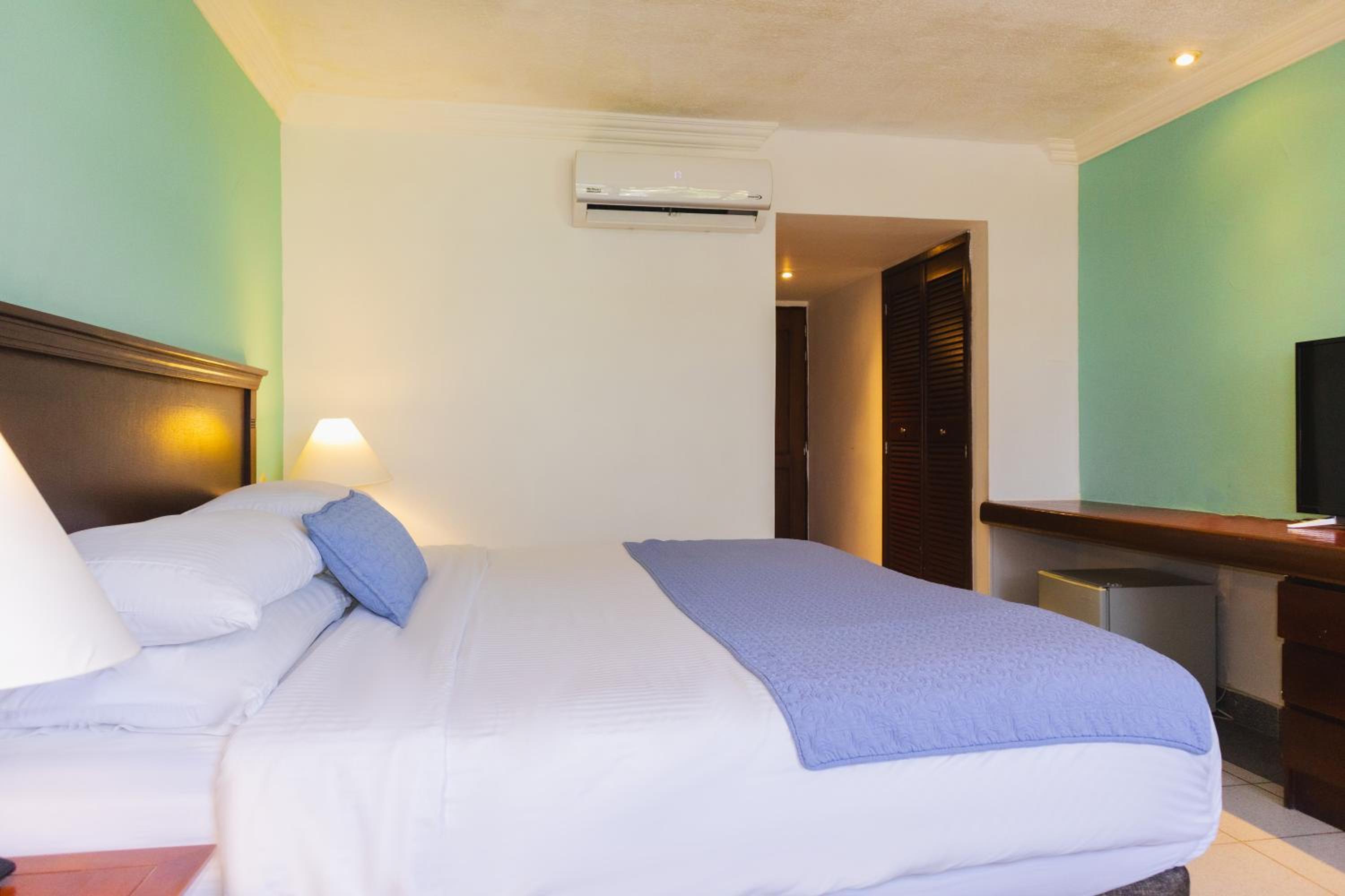 غرفة قياسية بسرير كينج، Hotel Faranda Express Puerta Del Sol Barranquilla, A Member of Radisson Individuals 3/6
