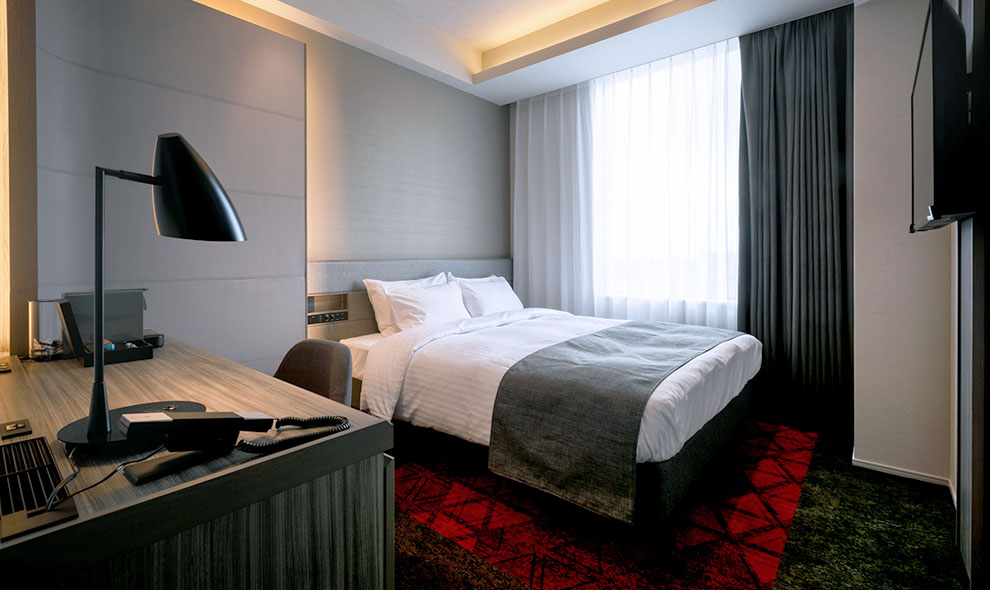 Moderate, Single, Queen Bed
