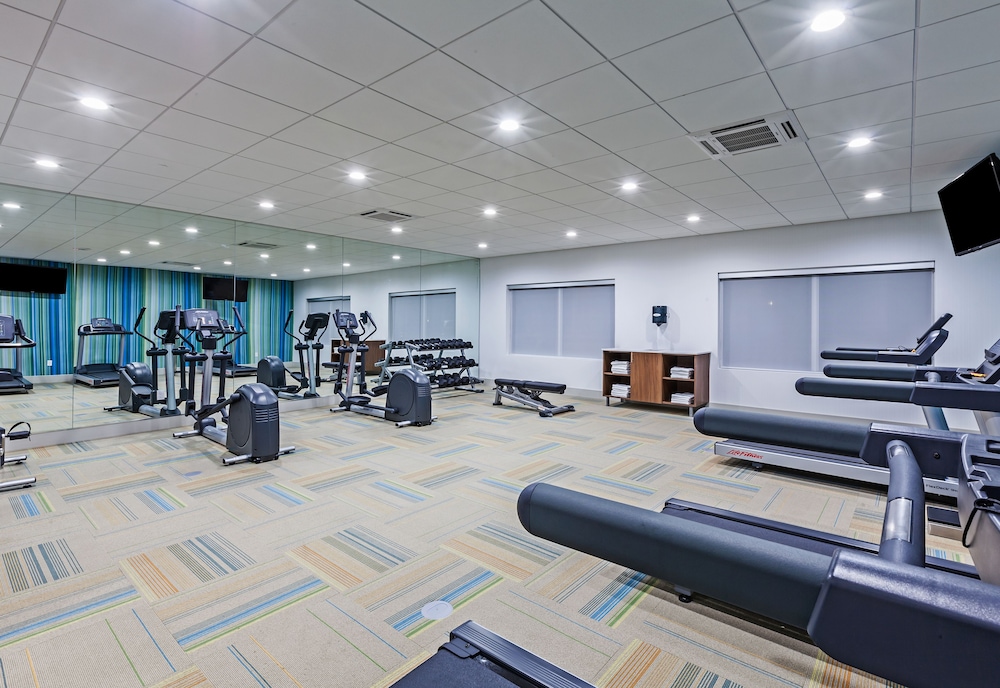 Holiday Inn Express Suites Tulsa West Sand Springs 36/52
