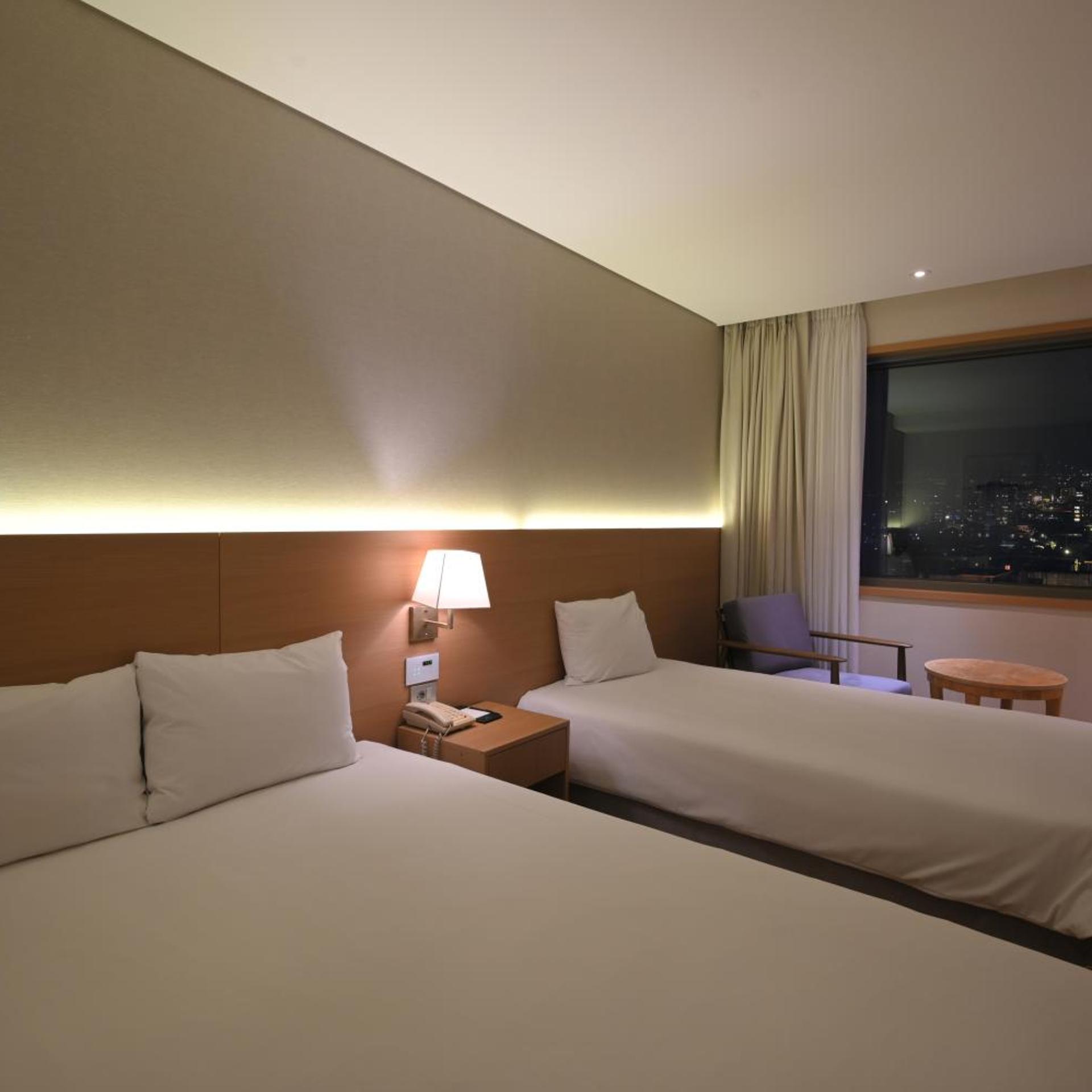 Super, Deluxe, Twin Beds