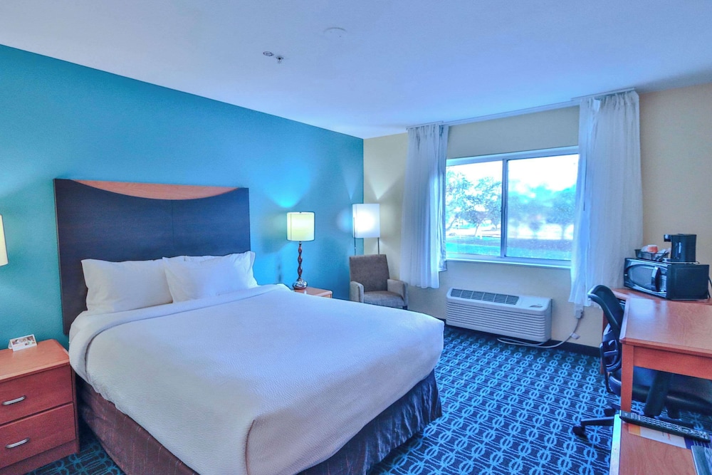 ROOM, QUEEN BED, ACCESSIBLE