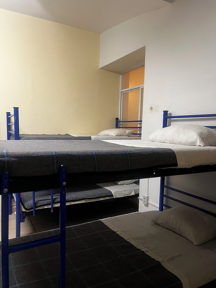 Hostal Amigo 48/48