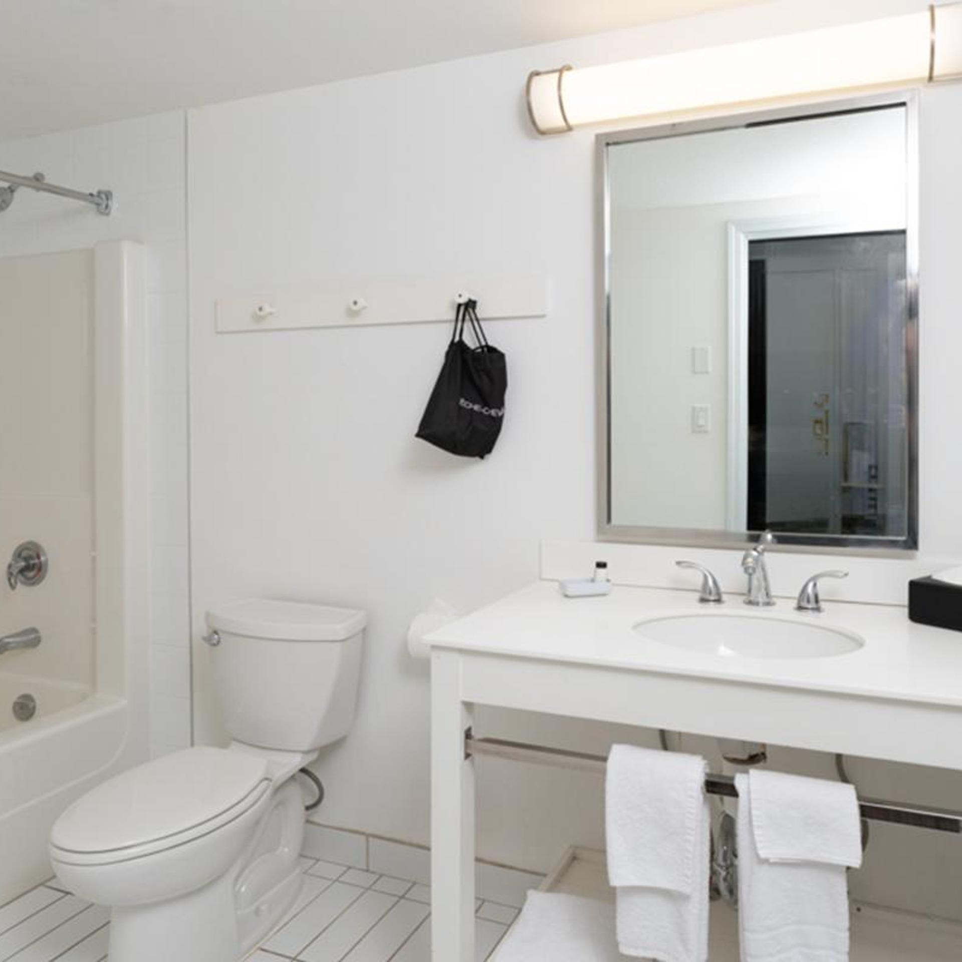 2 Bedrooms, Suite, 1.5 Bathrooms، Four Points By Sheraton Prince George 10/10