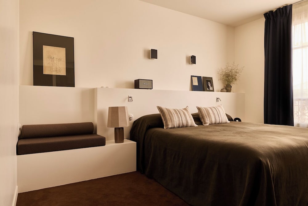 Hotel Nude Paris - Color Vision 34/81