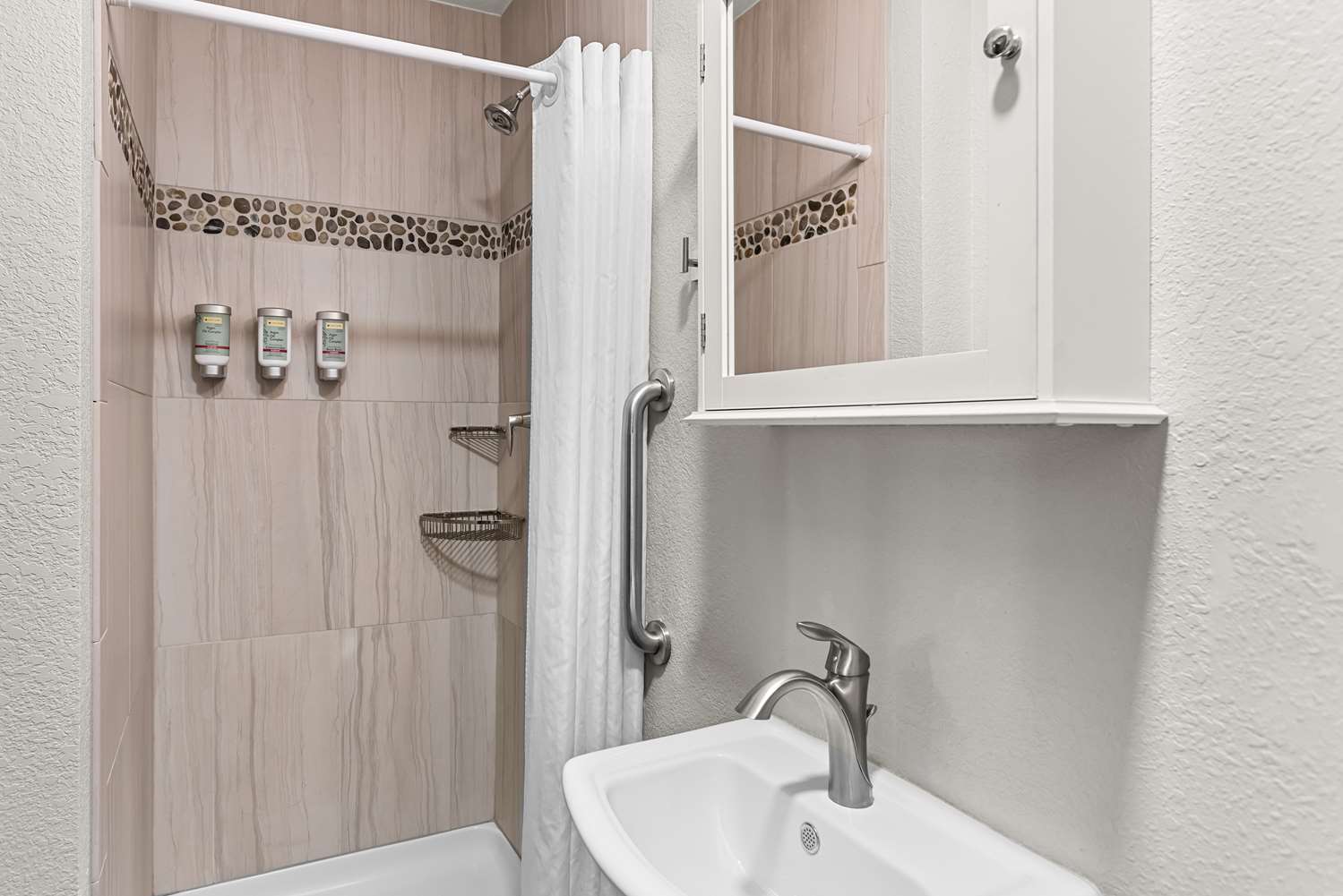 Suite, King Bed, 2 Bathrooms, Sofa, Kitchen
