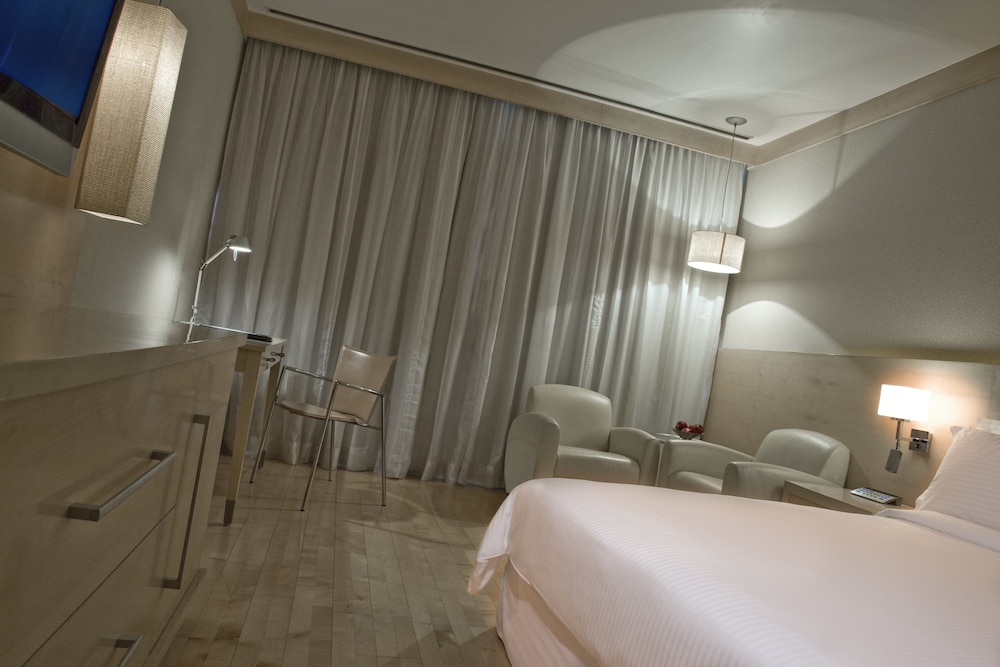 Le Meridien New Delhi 18/50