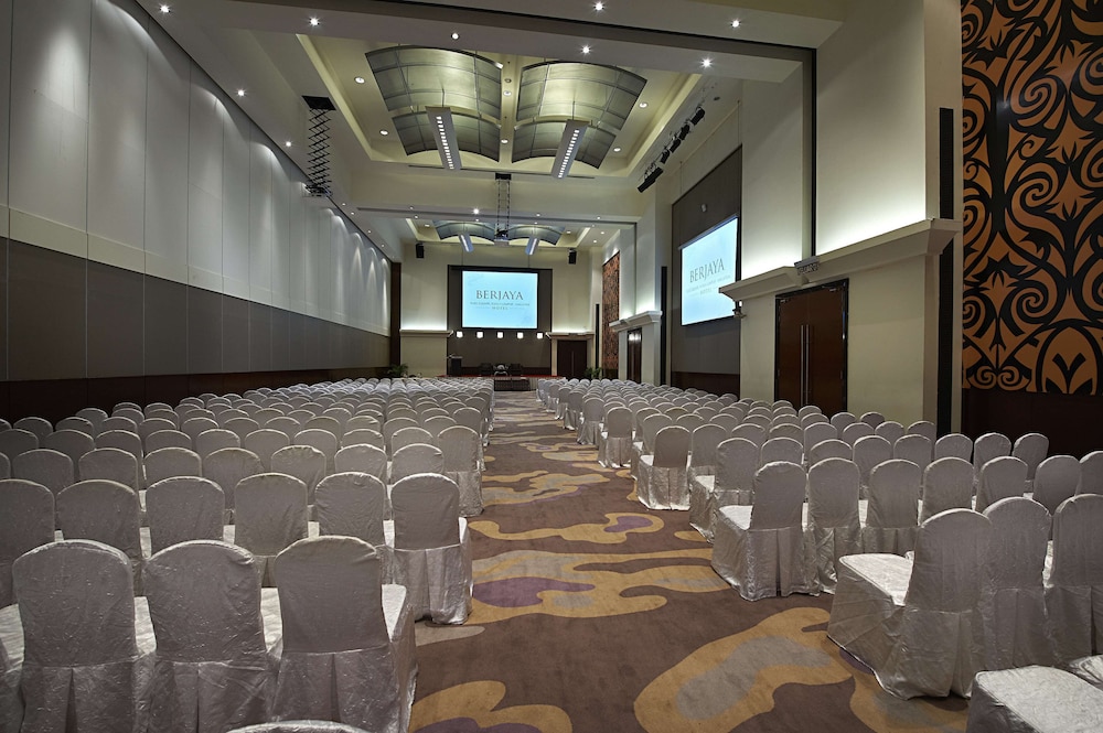 Berjaya Times Square Hotel 40/52